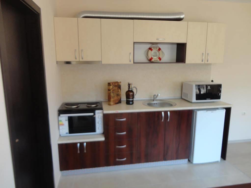 Holiday Apartments In Pomorie Exteriör bild