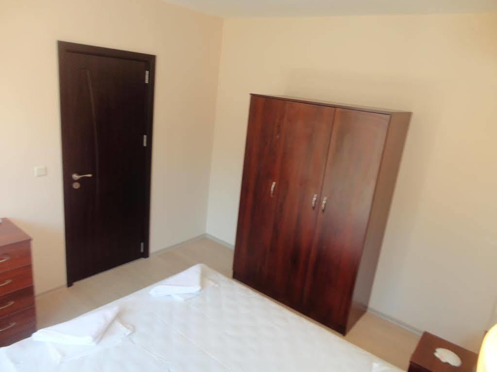 Holiday Apartments In Pomorie Exteriör bild