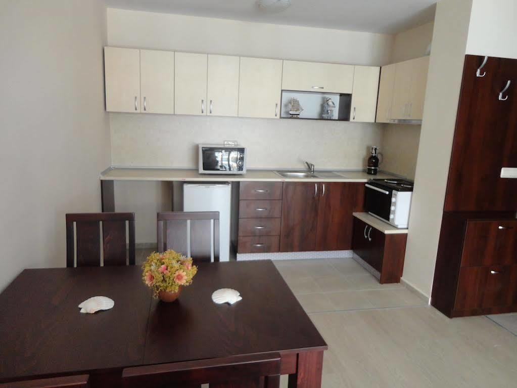 Holiday Apartments In Pomorie Exteriör bild
